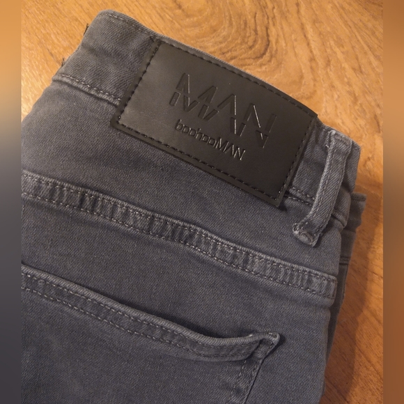 Fashion Nova Skinny Grey Button Up ,size 30, zipper bottoms - Picture 4 of 5